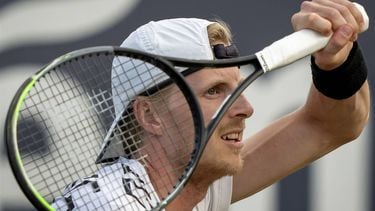 ROSMALEN - Gijs Brouwer (NED) in actie tegen Ugo Humbert (FRA) op de zevende dag van het Libema Open tennis toernooi in Rosmalen. ANP SANDER KONING