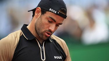 Italy's Matteo Berrettini reacts as he competes against Serbia's Miomir Kecmanovic during their Monte Carlo ATP Masters Series Tournament round of 64 tennis match on the Rainier III court at the Monte Carlo Country Club on April 9, 2024. 
Valery HACHE / AFP