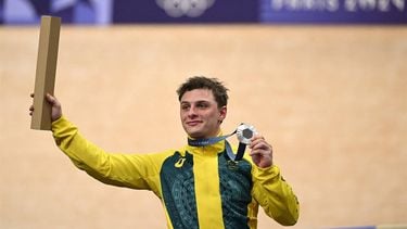 Silver medallist Australia's Matthew Richardson poses  on the podium of the men's track cycling sprint event of the Paris 2024 Olympic Games at the Saint-Quentin-en-Yvelines National Velodrome in Montigny-le-Bretonneux, south-west of Paris, on August 9, 2024. 
SEBASTIEN BOZON / AFP