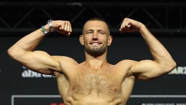 epa12261661 Reinier de Ridder of the Netherlands poses during the weigh-in for the featherweight championship bout at UFC FN 193, in Abu Dhabi, United Arab Emirates, 25 July 2025. The UFC FN 193 fight Whittaker vs de Ridder takes place on 26 July in Abu Dhabi  EPA/ALI HAIDER