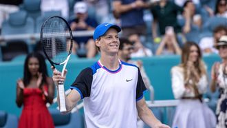epa11250329 Jannik Sinner of Italy celebrates his victory against Daniil Medvedev of Russia during the semifinals of the 2024 Miami Open tennis tournament at the Hard Rock Stadium in Miami, Florida, USA, 29 March 2024.  EPA/CRISTOBAL HERRERA-ULASHKEVICH