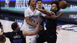 epa11317544 Los Angeles Clippers guard Norman Powell (C) makes a shot past Dallas Mavericks center Dereck Lively II (R) and Dallas Mavericks guard Luka Doncic (L) of Slovenia during the second half of the NBA Western Conference first round playoff game six between the Los Angeles Clippers and the Dallas Mavericks in Dallas, Texas, USA, 03 May 2024.  EPA/ADAM DAVIS SHUTTERSTOCK OUT
