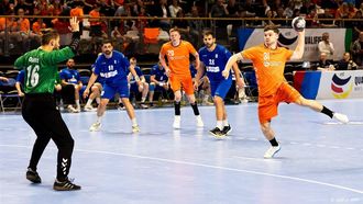 ALMERE - Kay Smits tijdens de EK-kwalificatiewedstrijd handbal mannen tussen Nederland en Griekenland. Het EK vindt plaats van 10 tot en met 28 januari 2024 in Duitsland. ANP IRIS VAN DEN BROEK
