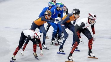 MILAAN - Friso Emons en Teun Boer tijdens de finale 5000 meter relay bij het shorttrack schaatsen in de Milano Ice Skating Arena op de Olympische Winterspelen van Milaan. IRIS VAN DEN BROEK / ANP