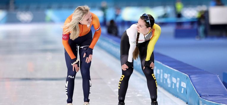 epa12731725 Sandrine Tas of Belgium (R) and Merel Conijn of Netherlands interact after the Women's 5000m of the Speed Skating competitions at the Milano Cortina 2026 Winter Olympic Games, in Milan, Italy, 12 February 2026.  EPA/TERESA SUAREZ