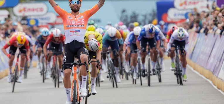 epa12864765 Italian cyclist Filippo Ganna of team Ineos Grenadiers crosses the finish line to win the 184,6 kilometres Dwars door Vlaanderen one-day cycling race from Roeselare to Waregem, in Waregem, Belgium, 01 April 2026.  EPA/OLIVIER MATTHYS