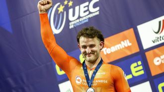 APELDOORN -  Daan Kool (NED) (tweede) tijdens de huldiging van de finale tijdrit 1 kilometer mannen op de tweede dag van het EK baanwielrennen in het Apeldoornse Omnisportcentrum. ANP VINCENT JANNINK