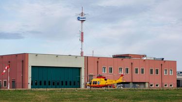 epa12720458 A rescue helicopter at Ca' Foncello Hospital in Treviso, where US athlete Lindsey Vonn is being treated, in Treviso, Italy, 09 February 2026. US Lindsey Vonn is treated in the hospital after a disastrous fall during the downhill race during Milano Cortina 2026 Winter Olympic Games on 08 February.  EPA/BRUNETTO MARCO ZIOSI / NUOVE TECNICHE