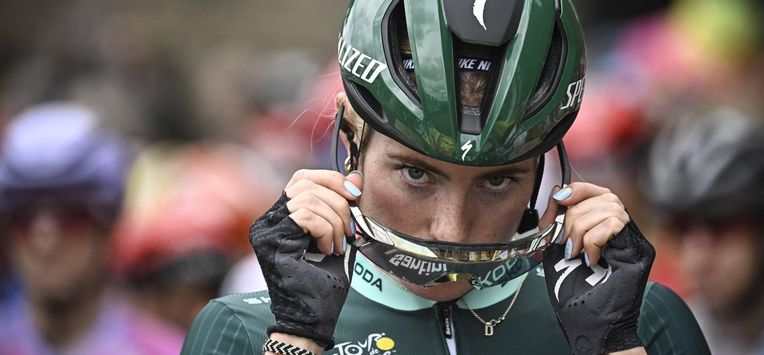 FDJ-SUEZ team's Dutch rider Demi Vollering adjusts her cycling glasses during the 2nd stage (out of 9) of the fourth edition of the Women's Tour de France cycling race, 110,4 km from Brest to Quimper, in France, on July 27, 2025. 
JULIEN DE ROSA / AFP