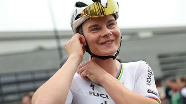 Team SD Worx - Protime's Belgian rider Lotte Kopecky looks on at the start of the fourth edition of the women's Paris-Roubaix one-day classic cycling race, 148,5km between Denain and Roubaix, on April 6, 2024. 
Thomas SAMSON / AFP