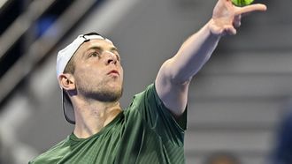 epa11908496 Tallon Griekspoor of the Netherlands in action against Matteo Berrettini of Italy during their round of 16 match at the ATP Qatar Open tennis tournament in Doha, Qatar, 19 February 2025.  EPA/NOUSHAD THEKKAYIL