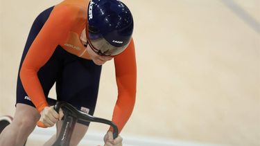 Netherlands' Hetty van de Wouw competes in the women's track cycling sprint qualifying round of the Paris 2024 Olympic Games at the Saint-Quentin-en-Yvelines National Velodrome in Montigny-le-Bretonneux, south-west of Paris, on August 9, 2024. 
Thomas SAMSON / AFP
