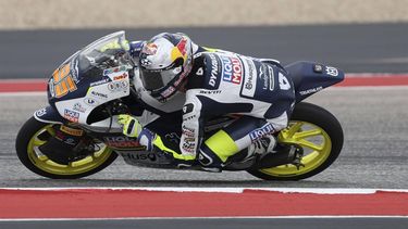 epa11277344 Netherland rider Collin Veijer of the Liqui Moly Husqvarna Intact GP Team in action during  qualifying for the Moto3 category for the Motorcycling Grand Prix of The Americas at the Circuit of The Americas in Austin, Texas, USA, 13 April 2024  EPA/ADAM DAVIS