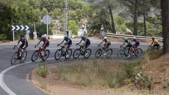 epa13196727 Irish rider Eddie Dunbar of team Pinarello Q36.5 Pro Cycling Team (L) pulls the breakaway group in the 7th stage of the La Vuelta a Espana cycling tour, a race over 149.8km from Vall d'Alba to Aramon Valdelinares, Spain, 28 August 2026.  EPA/Javier Lizon