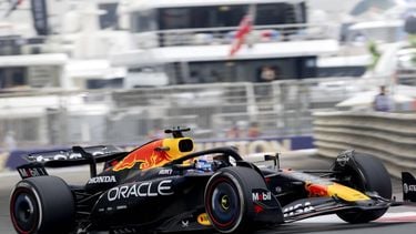 ABU DHABI - Max Verstappen (Red Bull Racing) tijdens de eerste vrije training op het Yas Marina Circuit in aanloop naar de Abu Dhabi Grand Prix. ANP SANDER KONING