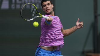 epa11212317 Carlos Alcaraz of Spain in action against Felix Auger-Aliassime of Canada during the BNP Paribas Open tennis tournament in Indian Wells, California, USA, 10 March 2024.  EPA/RAY ACEVEDO