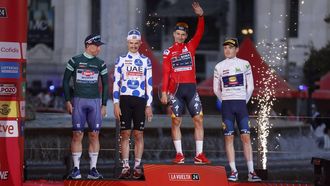 epa11593478 Slovenian rider and overall leader Primoz Roglic (2-R) of Red Bull-BORA-hansgrohe team, Danish rider and best young cyclist Mattias Skelmose (R) of Lidl-Trek, Australian rider and best mountain cyclist Jay Vine (2-L) of UAE Emirates, and Australian rider and best consistent cyclist Kaden Groves (L) of Alpecin-Deceuninck, celebrate on the podium of the Vuelta a Espana cycling race following the 21st and last stage, an individual time trial over 24.6 km in Madrid, Spain, 08 September 2024.  EPA/JAVIER LIZON