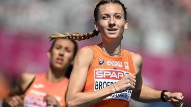 Netherlands' Femke Broeders-Bol crosses the finish line to arrive first in the women's 800m heat 2 during the European Athletics Championships at Alexander Stadium in Birmingham on August 11, 2026. 
Paul ELLIS / AFP