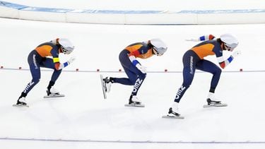 HEERENVEEN -  Team Sprint vrouwen Nederland Anna Boersma, Marrit Fledderus, Femke Kok,op de laatste dag van de ICU derde wereldbeker schaatsen in het Thialf stadion. ANP VINCENT JANNINK