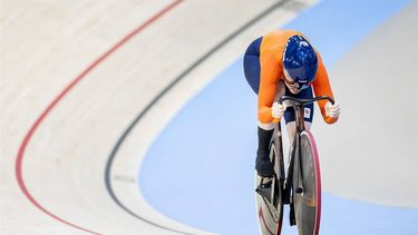 SAINT-QUENTIN-EN-YVELINES - Hetty van de Wouw tijdens de kwalificaties van het onderdeel sprint (v) bij het baanwielrennen in het Velodrome op de Olympische Spelen. ANP KOEN VAN WEEL