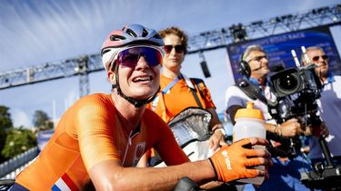 PARIJS - Wielrenner Marianne Vos wint een zilveren medaille tijdens de wegrace wielrennen vrouwen op de Olympische Spelen. ANP ROBIN VAN LONKHUIJSEN