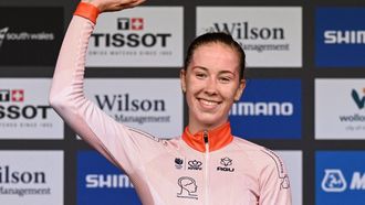Bronze medallist Netherlands' Nienke Vinke celebrates on the podium after the junior women's road race cycling event at the UCI 2022 Road World Championship in Wollongong on September 24, 2022. 
WILLIAM WEST / AFP