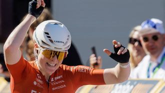 epa12875054 Dutch cyclist Charlotte Kool of team Fenix -Premier Tech, crosses the finish line to win the 130,3 kilometres Scheldeprijs one-day cycling race from Schoten to Schoten, in Schoten, Belgium, 08 April 2026.  EPA/OLIVIER MATTHYS