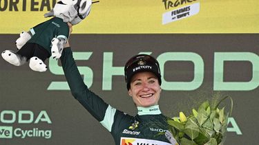 Team Visma | Lease a Bike's Dutch rider Marianne Vos celebrates wearing the new sprinter's green jersey on the podium after the 6th stage (out of 8) of the third edition of the Women's Tour de France cycling race, a 159.2 km between Remiremont and Morteau, eastern France, on August 16, 2024. 
JULIEN DE ROSA / AFP