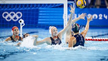 PARIJS - Nederlandse waterpoloster Lola Moolhuijzen tijdens de kwartfinale tegen Italie op de Olympische Spelen. ANP REMKO DE WAAL