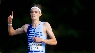 2023-07-28 18:59:07 BREDA - Mike Foppen tijdens de finale 5000 meter op de 1e dag van het NK atletiek. ANP IRIS VAN DEN BROEK