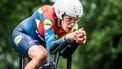 ACHTKARSPELEN - Wielrenner Ellen van Dijk in actie tijdens het Nederlands kampioenschap tijdrijden. Wielerbond KNWU meldde eerder dat Surhuisterveen de organisatie overnam van Lochem. Deze gemeente had vanwege de NAVO-top in juni in Den Haag geen politieagenten beschikbaar om de wedstrijd te begeleiden. ANP SIESE VEENSTRA