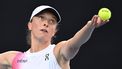 epa11837820 Iga Swiatek of Poland in action during her Women's Singles round 4 match against Eva Lys of Germany at the Australian Open tennis tournament in Melbourne, Australia, 20 January 2025.  EPA/JAMES ROSS  AUSTRALIA AND NEW ZEALAND OUT