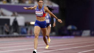 epa12387279 Sydney McLaughlin-Levrone of the USA wins the Women's 400m final at the World Athletics Championships 2025 in Tokyo, Japan, 18 September 2025.  EPA/FRANCK ROBICHON