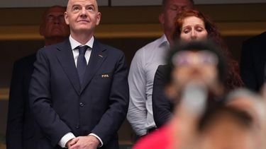 epa13075800 FIFA President Gianni Infantino (L) and Norwegian Football Federation president Lise Klaveness  before the Round of 32 match Ivory Coast against Norway, in Dallas, USA, 30 June 2026.  EPA/JEFFREY MCWHORTER