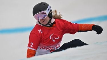 Netherland’s Lisa Bunschoten competes in the women’s banked slalom SB-LL2 on March 11, 2022 at Zhangjiakou Genting Snow Park, during the Beijing 2022 Winter Paralympic Games. 
Lillian SUWANRUMPHA / AFP