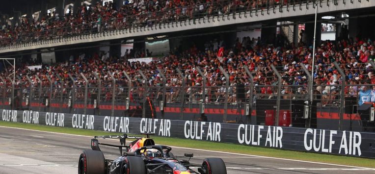 epa13280240 Red Bull Racing driver Max Verstappen of Netherlands competes in the 2026 Formula 1 Bahrain Grand Prix at the Sepang International Circuit in Malaysia, in Sepang, Malaysia, 04 October 2026.  EPA/ANNICE LYN / POOL