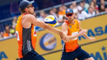 Netherland's Robert Meeuwsen and Netherland's Alexander Brouwer play the ball during the men's semi-finals of the Beach Volleyball Team European Championship match between Netherland and Norway in Vienna, Austria on August 6, 2022. 
GEORG HOCHMUTH / APA / AFP