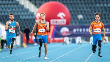 epa09244035 (L-R) Riccardo Cotilli of Italy, Levi Vloet and Olivier Hendriks, both of the Netherlands, compete during the men's 100m T64 event at the European Para Athletics Championships in Bydgoszcz, northern Poland, 02 June 2021.  EPA/Tytus Zmijewski POLAND OUT