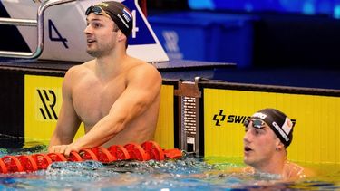 ROTTERDAM - Arno Kamminga (l) en Caspar Corbeau op de laatste dag van de Rotterdam Qualification meet zwemmen in het Zwemcentrum Rotterdam. ANP IRIS VAN DEN BROEK