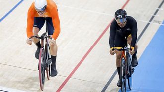 SAINT-QUENTIN-EN-YVELINES - Jeffrey Hoogland tijdens de 1/8 finales van het onderdeel sprint (mannen) bij het baanwielrennen in het Velodrome op de Olympische Spelen. ANP KOEN VAN WEEL