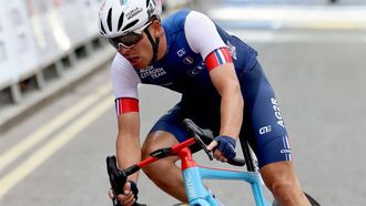 epa10787635 Benoît Cosnefroy of France in action during the Men's Elite Road Race at the UCI Cycling World Championships 2023 in Glasgow, Britain, 06 August 2023.  EPA/ROBERT PERRY
