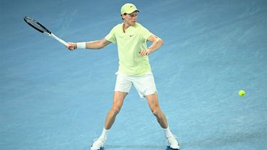 epa11844185 Jannik Sinner of Italy in action during the Men's Singles quarter-finals match against Alex de Minaur of Australia at the Australian Open Grand Slam tennis tournament in Melbourne, Australia, 22 January 2025.  EPA/JOEL CARRETT  AUSTRALIA AND NEW ZEALAND OUT