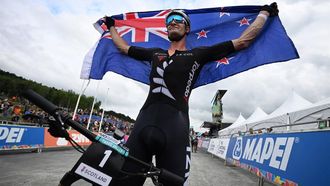 2023-08-10 19:24:02 New Zealand's Samuel Gaze celebrates winning the men's elite mountain bike cross-country short track race at the Cycling World Championships in Glentress Forest, Scotland on August 10, 2023. 
Oli SCARFF / AFP