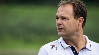 2023-08-25 09:38:21 AMSTERDAM - Hoofdcoach Eelco Meenhorst tijdens een open training van de TeamNL roeiers in WK-formaties op de Amsterdamse Bosbaan. Het team bereidt zich voor op het WK roeien in Belgrado. ANP SANDER KONING