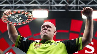 2023-09-17 22:18:59 AMSTERDAM - Michael van Gerwen na het winnen van de finale tegen Nathan Aspinall tijdens de World Series Finals in Amsterdam. ANP FREEK VAN DEN BERGH