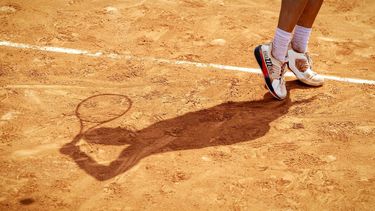 PARIJS - Schadus van een tennisser tijdens de wedstrijd van tennisser Demi Schuurs en Wesley Koolhof tijdens de halve finale gemend dubbel tegen Xinyu Wang en Zhizhen Zhang uit China op de Olympische Spelen. ANP ROBIN VAN LONKHUIJSEN