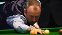 2023-01-15 16:36:25 Wales' Mark Williams plays a shot during the Masters snooker tournament final against England's Judd Trump at Alexandra Palace in London on January 15, 2023. 
JUSTIN TALLIS / AFP