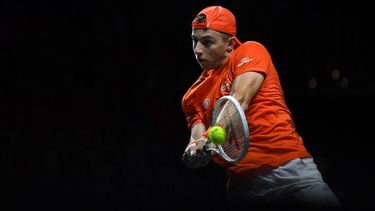 2023-11-23 14:33:41 Netherlands' Tallon Griekspoor returns the ball against Italy's Jannik Sinner during the fourth men's single quarter-final tennis match between Italy and Netherlands of the Davis Cup tennis tournament at the Martin Carpena sportshall, in Malaga on November 23, 2023. 
JORGE GUERRERO / AFP