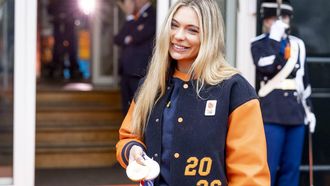 DEN HAAG - Schaatster Jutta Leerdam bij aankomst voor een huldiging van de Olympische medaillewinnaars en hun coaches in de Glazen Zaal. REMKO DE WAAL / ANP