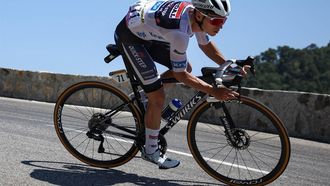 Soudal Quick-Step team's Belgian rider Remco Evenepoel wearing the best young rider's white jersey cycles in the descent of the Col de Braus during the 20th stage of the 111th edition of the Tour de France cycling race, 132,8 km between Nice and Col de la Couillole, southeastern France, on July 20, 2024. 
Anne-Christine POUJOULAT / AFP